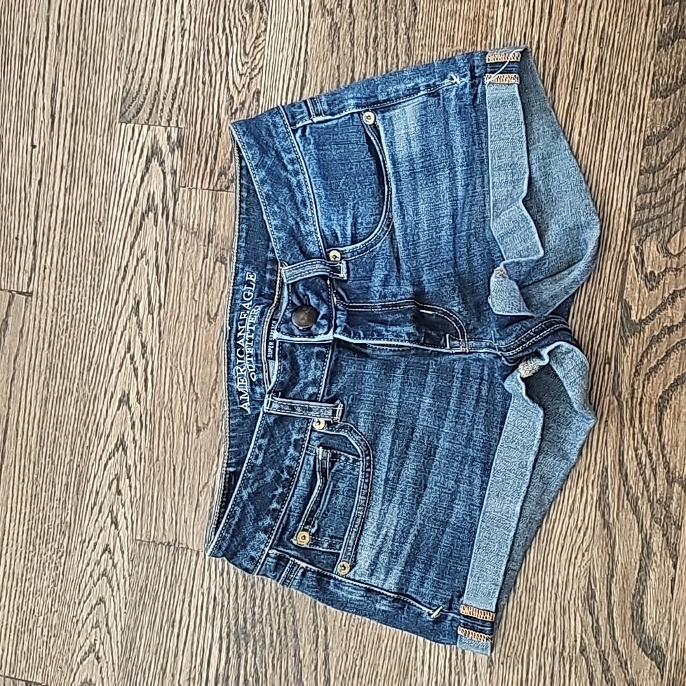 American eagle Jean shorts super stretch size 2 dark blue